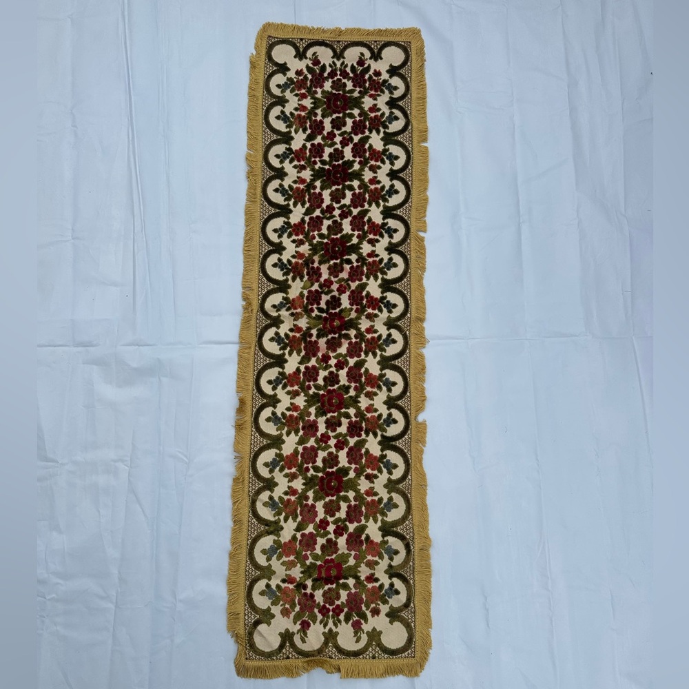 🎄 Vintage Floral Velvet Christmas Table Runner with Fringe 🎄 - Picture 2 of 6